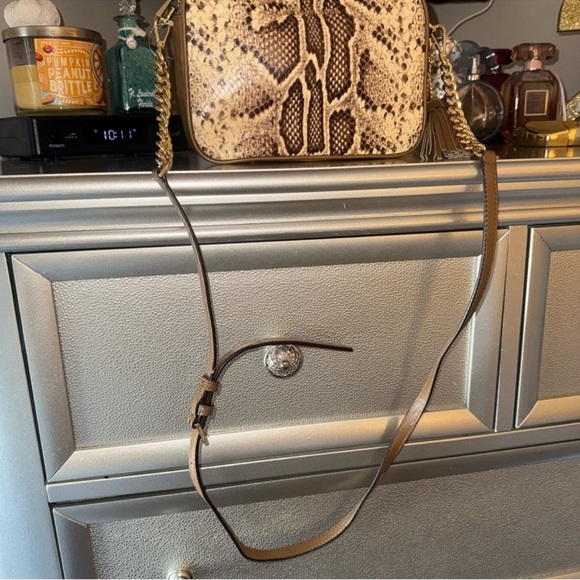 💜Michael Kors Tan Snake Print Crossbody Bag - Picture 4 of 6